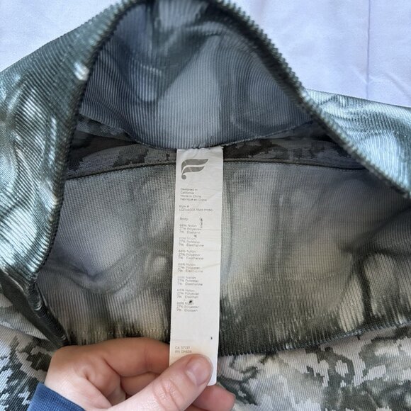 Fabletics Seamless Ankle Leggings Womens Size Small Camo Green Nylon - Picture 6 of 8